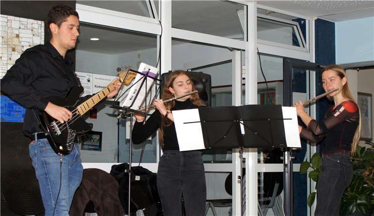 Musikalisch umrahmt wurde die Feierstunde von Schülern der Kreismusikschule.