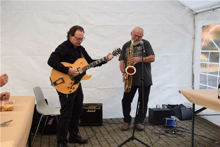 Musikalisch untermalte das Jazz Duo Mixed Pickles die Vernissage.