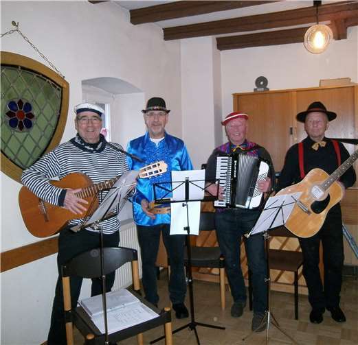 Musikalisch unterstützte die Gruppe Feez.