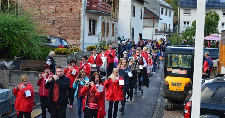 Musikalisch wurde der Umzug durch den Spielmannszug begleitet. Karl-Friedrich Ochtinger