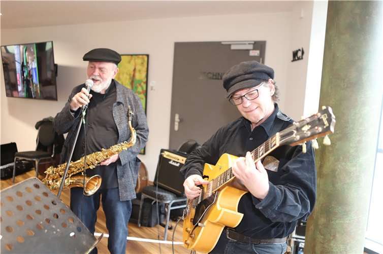 Musikalisch wurde die Eröffnung mit jazzigen Melodien untermalt.