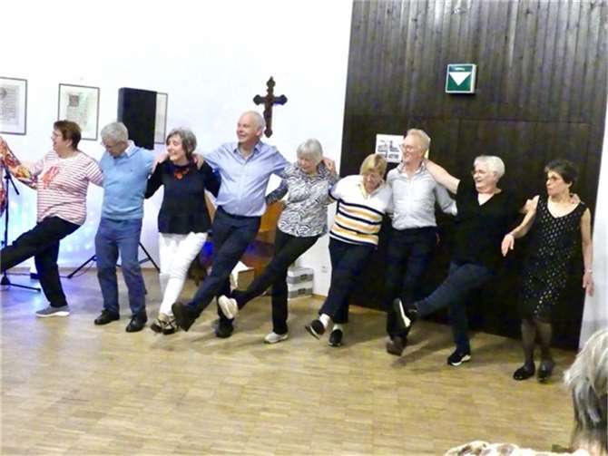 Musikalisch wurde für gute Laune gesorgt, so dass die ewig jungen Franzosen und Deutschen ausgiebig tanzen konnten.