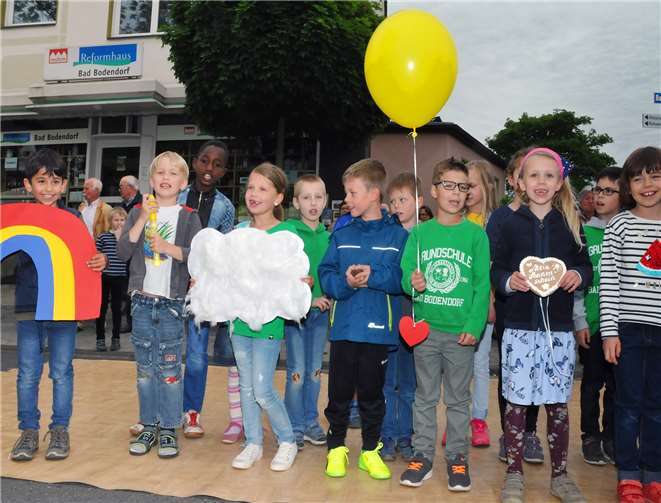 Musikalisch wurde man z.B. durch die Kinder der Grundschule unterhalten.Fotos: www.schuhmann-foto.de