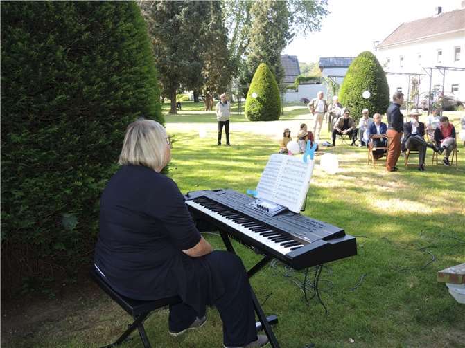 Musikalische Begleitung vom Keyboard. Foto: privat