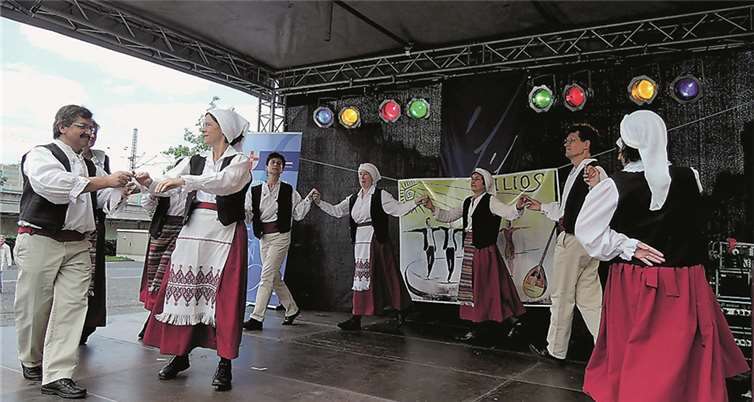 Musikalische Darbietungen wie die Tänzer Ilios erfreuten die Besucher.BSB