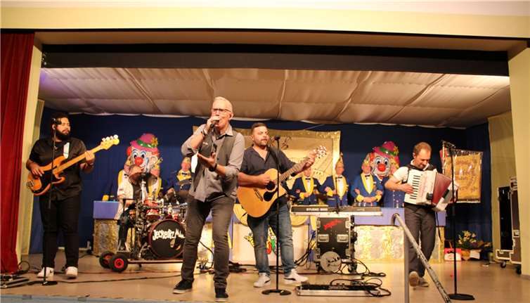 Musikalische Einlagen heizten die Stimmung im Saal an.