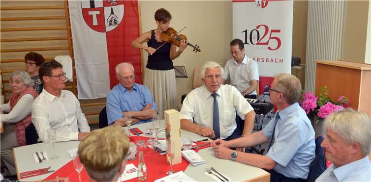 Musikalische Einlagen von Edit Koledich und Hai Sobol. DU