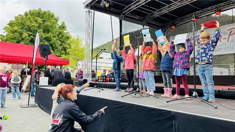 Musikalische Früherziehung mit Karla Bulger.
