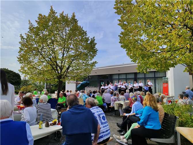 Musikalische Reise mit Seemannsliedern und Klassikern: MGV „Rheinland“ glänzt in Urbar. Foto: privat