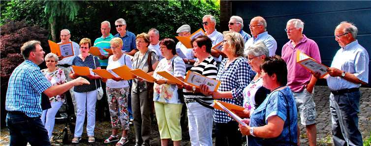 Musikalische Umrahmung „Kunst in den Gärten“ im Ortsteil Jahrsfeld.  privat