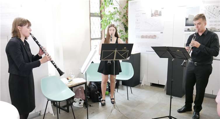 Musikalische Umrahmung durch das Klarinetten-Trio desLandesmusikgymnasiums unter der Leitung von Iris Egermann.