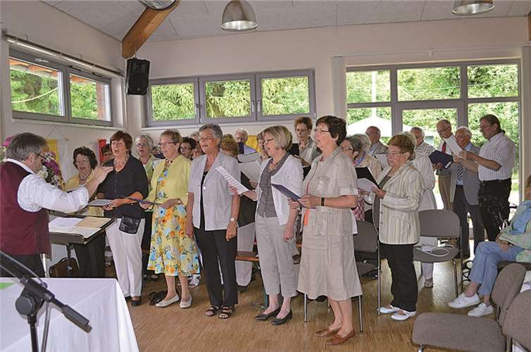 Musikalische Untermalung durch den Kirchenchor.