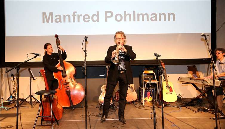 Musikalischer Auftakt mit Dirko Juchem und Musikerkollegen von Manfred Pohlmann.