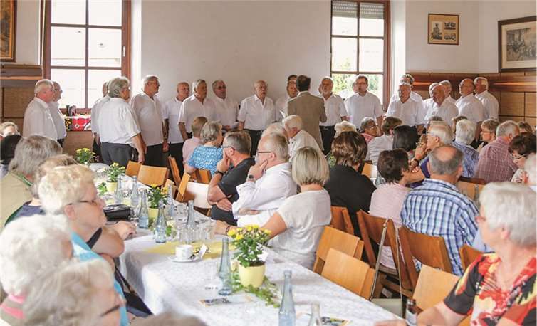 Musikalischer Genuss: Der Männerchor aus Nickenich.