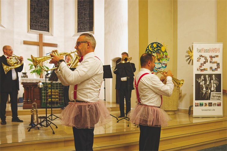 Musikalisches Können und Humor brachten die brAssMEN mit nach Rengsdorf.