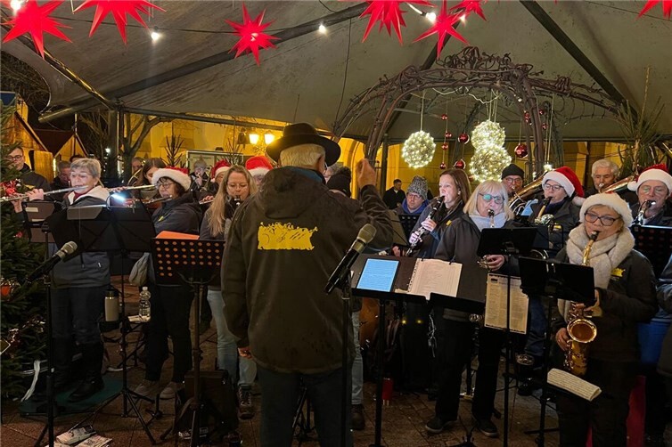 Musikfreunde Lantershofen e.V. eröffnen musikalisch den Weihnachtsmarkt in Ahrweiler.