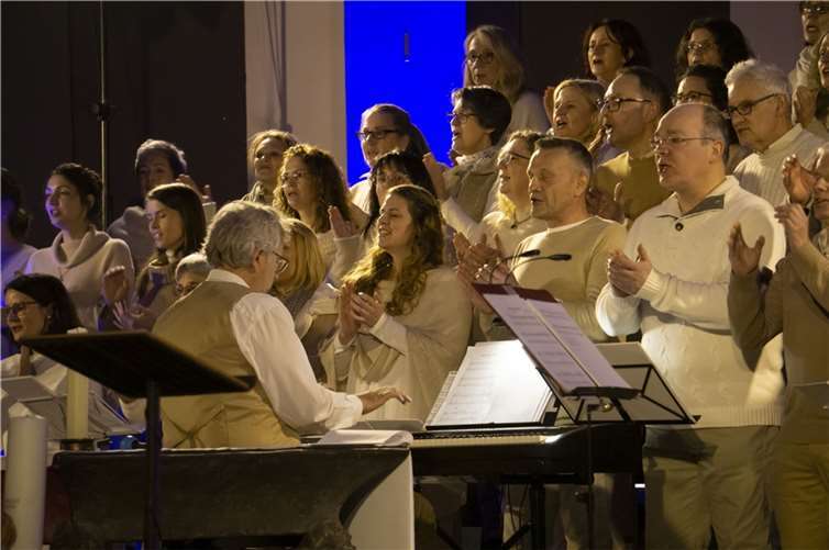 Musikgenuss und guter Zweck: Der Chor pianoforte verzauberte an zwei Tagen das Publikum in der jeweils vollbesetzten Mauritius Kirche in Kärlich. Foto: Christian Reif, Kolpingfamilie St. Mauritius Kärlich