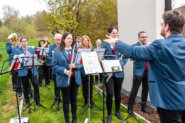 Einsegnung in Heimbach-Weis mit Musikverein und Bischof Helmut Dieser