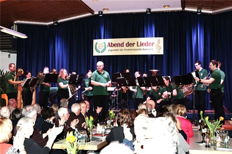Musikverein St. Valerius Baar, mit musikalischem Leiter Joachim Gerharz. Der Musikverein eröffnet regelmäßig den Abend.