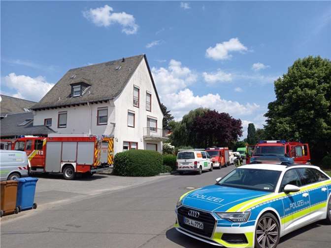 Mutmaßlich durch einen technischen Defekt war ein elektrisches Bauteil in Brand geraten. Fotos: VG Rengsdorf-Waldbreitbach