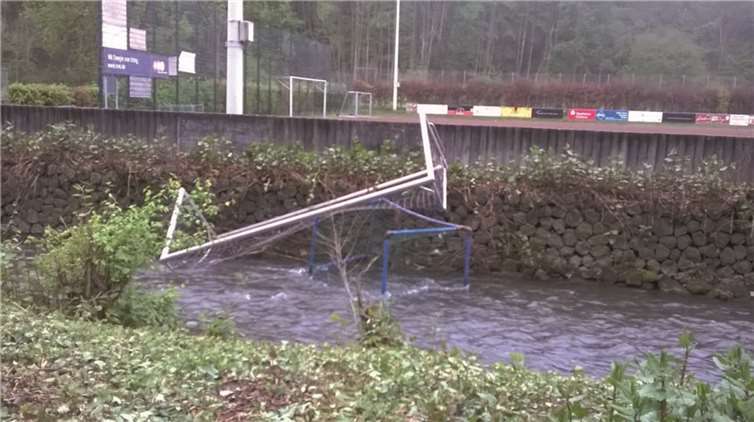 Mutwillig wurden die Tore der Fußball-Kinder zerstört.