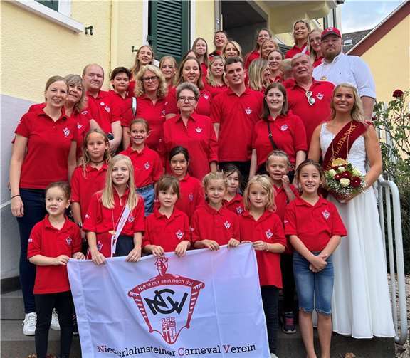 NCV’ler vor dem Umzug in Niederlahnstein anlässlich der „Lehner Kirmes“. Ebenfalls dabei: Rhein-Lahn-Nixe und NCV-Aktive Sira Schäffer. Quellen: NCV