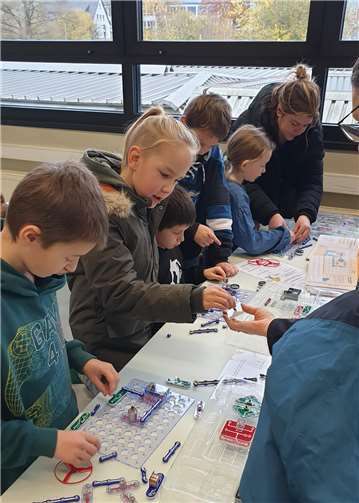 NaWi zum Anfassen und Mitmachen.