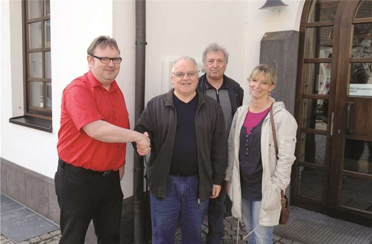 Nach 23 Jahren gibt Michael R. Schäfer das Ruder des Ortsverbandsvorsitzenden in die Hände von Dieter Korte.privat