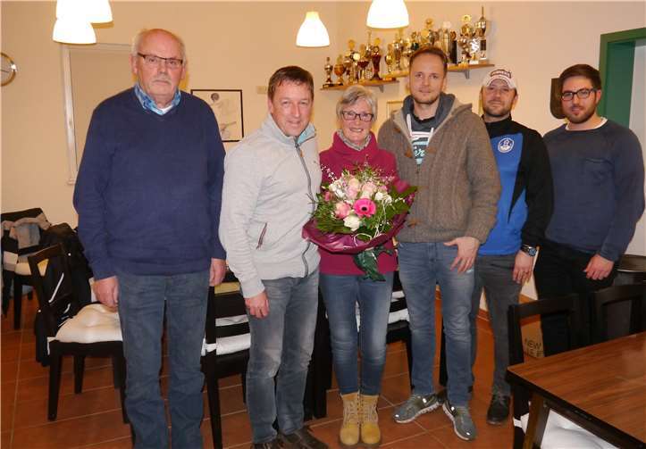 Nach 25 Jahren im Vorstand des TC Dohr wurde Roswitha Schneider verabschiedet (v. l.: K.Martens, B.Probst, R.Schneider, Ch.Höhnen, M.Gilles, T.Adams). privat