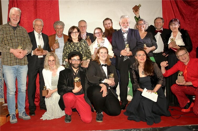 Nach 35 Theaterjahren feierte INFLAGRANTI die Helfer und Helferinnen sowie ehemaligeDarsteller mit einer Galanacht zur Verleihung der „Goldenen Rampensau“.