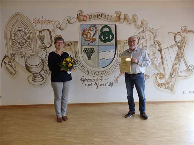 Nach 38 Jahren Arbeitsleben wurde Marlies Simonis in einer feierlichen Stunde in den Vorruhestand versetzt. Quelle: Ortsgemeinde Oberfell