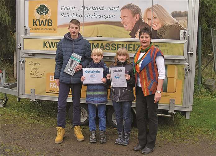 Nach Auswertung der Ergebnisse konnte Geno Bleser den Gewinnern, Maximilian Miltz, Paul Stimpf und Victoria Miltz, die Preise überreichen. Privat