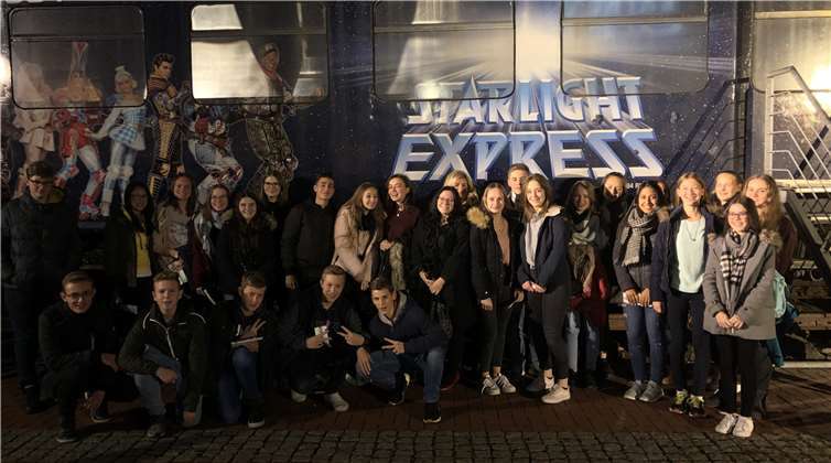 Nach Bochum zu „Starlight Express“ führte die Fahrt der Schüler der neunten Klasse des Gymnasiums im Kannenbäckerland. privat