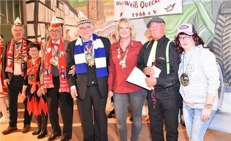 Nach Cilly Wirtz und Sabine Fahl war Tilly Finocchiaro. die Dritte, die innerhalb der letzten zehn Jahre den Orden in Queckenberg erhielt. Gleichzeitig wurde Dieter Dohm zum Ehrenmitglied der Queckenberger KG gewählt.