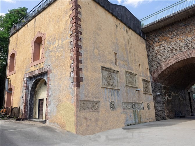 „Nach Fertigstellung der Baumassnahme Pfaffendorfer Brücke könnte sich die Bürgerinitiative in der Königshalle des westlichen Brückenkopfes einen Ausstellungsraum zu Kaiserin Augusta vorstellen“.  Foto: Hermann Schäfer