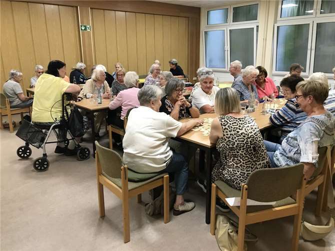 Nach Kaffee und Kuchen, Schwatz und Spiel.  Foto: Manni Puth