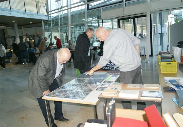 Nach besonderen Schätzen wurde wieder gestöbert. privat