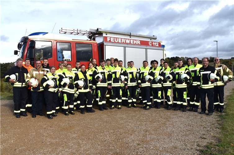 Nach bestandener Grundausbildung: 26 Kameradinnen und Kameraden verstärken nun die Grafschafter Feuerwehr. Foto: Lissy Prange / Freiwillige Feuerwehr Grafschaft.  Foto: Lissy Prange / Freiwillige Feuerwehr