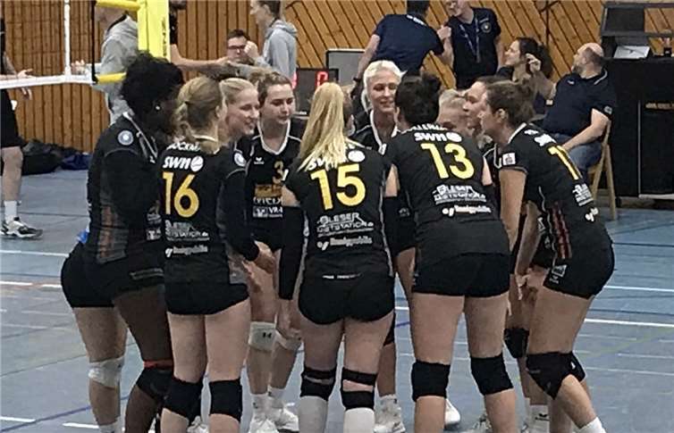Nach dem 2:1-Satzerfolg der Deichstadtvolleys sah es zum fünften Mal in Folge nach einem Auswärtssieg in Stuttgart aus. Am Ende unterlag der VCN mit 2:3-Sätzen. Fotos: Uwe Lederer
