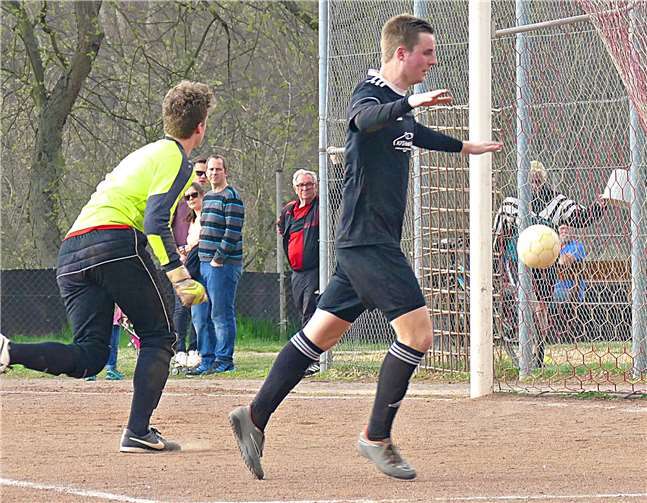 Nach dem 4:0 von Tobi Jung war das Spiel gelaufen.Foto: Michael Wald