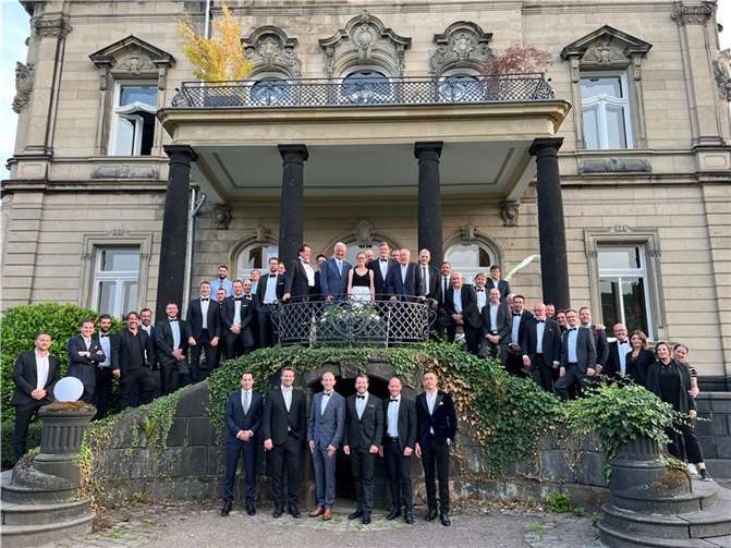 Nach dem Abendessen fand das Pokerspiel in den Räumlichkeiten der kürzlich restaurierten Villa Michels statt, wobei an sechs Tischen 38 Spieler beteiligt waren. Foto: privat