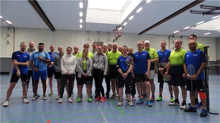 Nach dem Abschluss des Ligaspiels freuten sich die Teilnehmer auf das Turnier.  Foto: Turngesellschaft