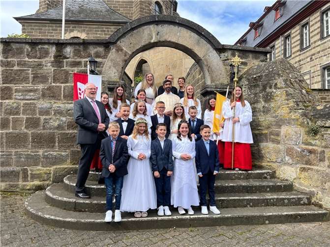 Nach dem Auszug am Sonntag gab es noch schöne Gruppenfotos auf der Kirchentreppe und in der Kirche. Foto:Wolfgang Doll