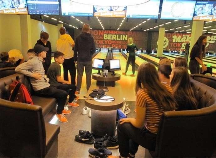 Nach dem Einchecken ging es zum gemeinsamen Bowlen.