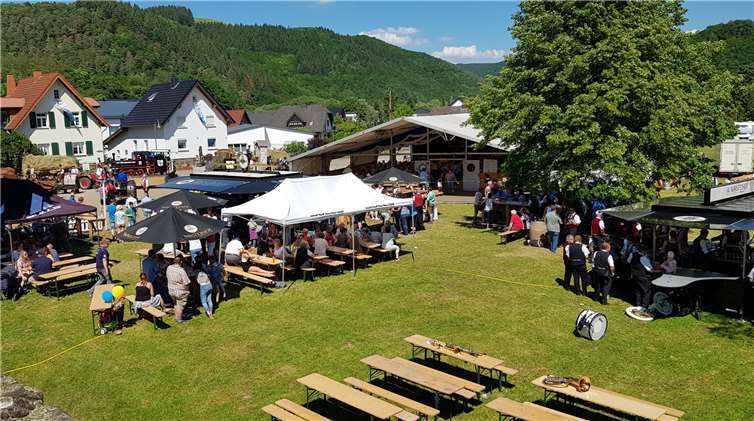 Nach dem Festumzug bevölkerten nochviele Besucher den Festplatz.