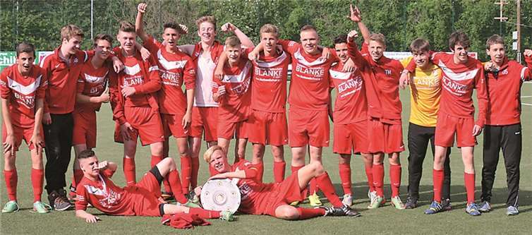 Nach dem Gewinn der Meisterschaft gab es für die B-Junioren kein Halten mehr. privat