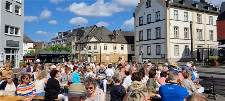 Nach dem Gottesdienst hatten die Teilnehmer die Möglichkeit, sich persönlich segnen zu lassen.  Foto: privat