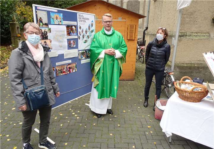 Nach dem Gottesdienst konnte man eine Tüte „Mange-Schutzengel“ kaufen.Foto: privat