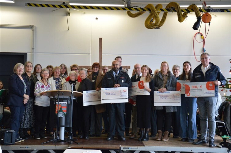 Nach dem Gottesdienst wurde der Erlös des Bauernmarktes, der in diesem Jahr in Thalhausen stattfand, durch die Agenda-Frauen des Kirchspiels Anhausen verteilt. Foto: privat