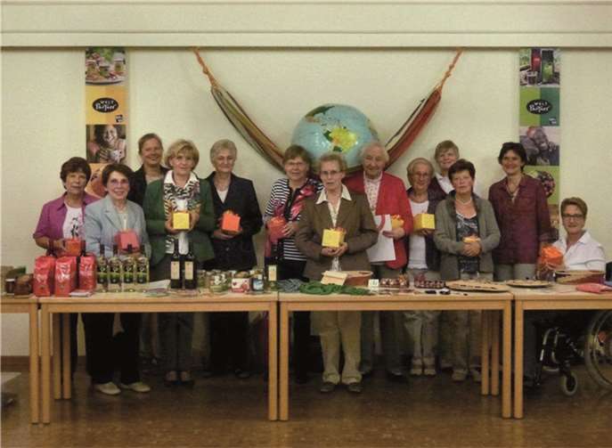 Nach dem Gottesdienst wurde eine kleine Jubiläumsfeier im Bürgerhaus gefeiert, wo auch fair gehandelte Produkte angeboten wurden. privat